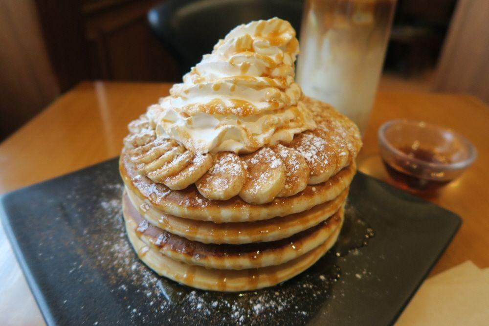 Pancake với trái cây mọng đỏ và việt quất tại Insadong Cafe True Us.
